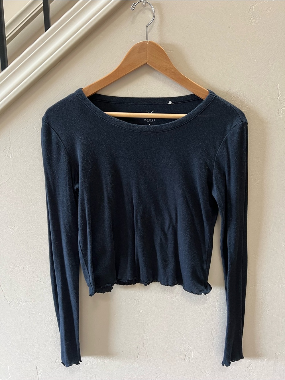 PacSun Black Long-Sleeve Lettuce Hem Top